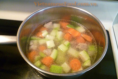 vietnamesefood.com.vn/chayote-soup-with-chicken-recipe-canh-su-su-nau-ga