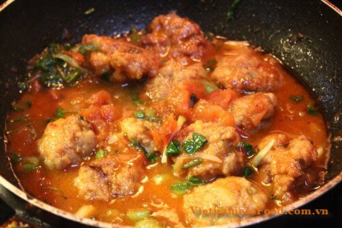 chicken-meat-with-tomato-sauce-recipe-ga-vien-sot-ca-chua