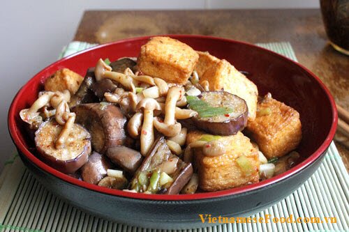 fried-tofu-with-eggplant-and-mushroom-dau-phu-xao-ca-tim-voi-nam