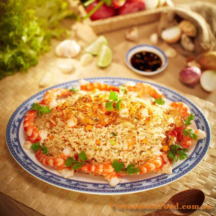 vietnamese-fried-rice-with-prawn-com-chien-tom