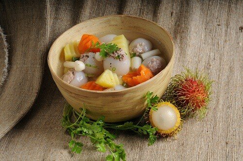 vietnamesefood.com.vn/stuffing-rambutan-with-grinded-meat-soup-recipe