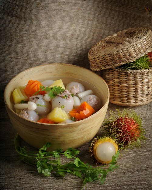 vietnamesefood.com.vn/stuffing-rambutan-with-grinded-meat-soup-recipe