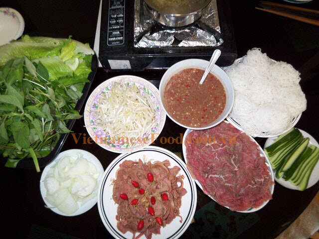 vietnamesefood.com.vn/beef-dip-vinegar-broth-recipe-bo-nhung-giam