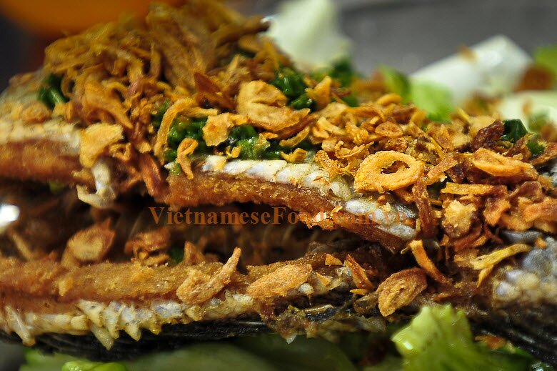vietnamesefood.com.vn/fried-snakehead-fish-recipe-ca-qua-chien-xu