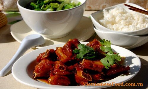 braised-pork-chop-with-pepper-recipe-suon-non-kho-tieu