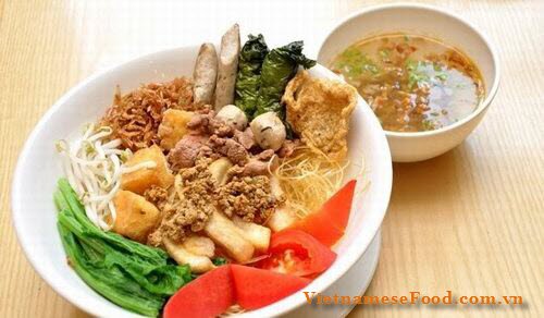 mixed-food-in-hanoi-capital-cac-mon-tron-hanoi
