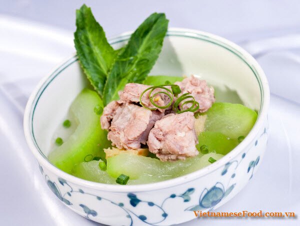 green-squash-with-pork-ribs-soup-recipe-canh-bi-xanh-nau-suon